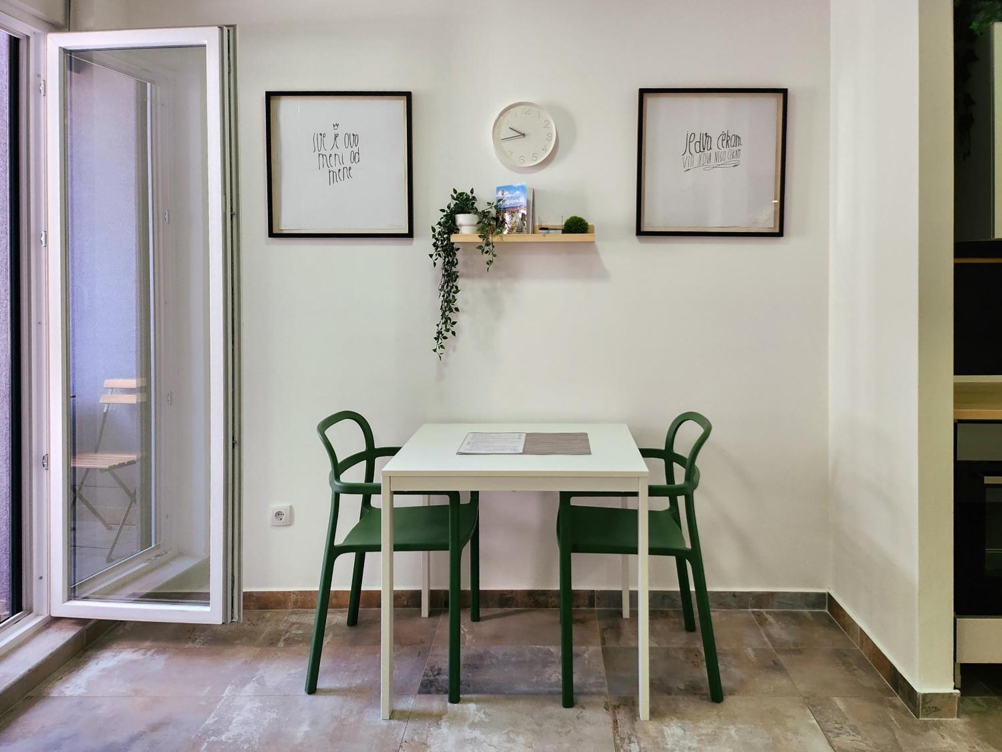 Oota Soko With Parking Garage Apartment Kragujevac Room photo